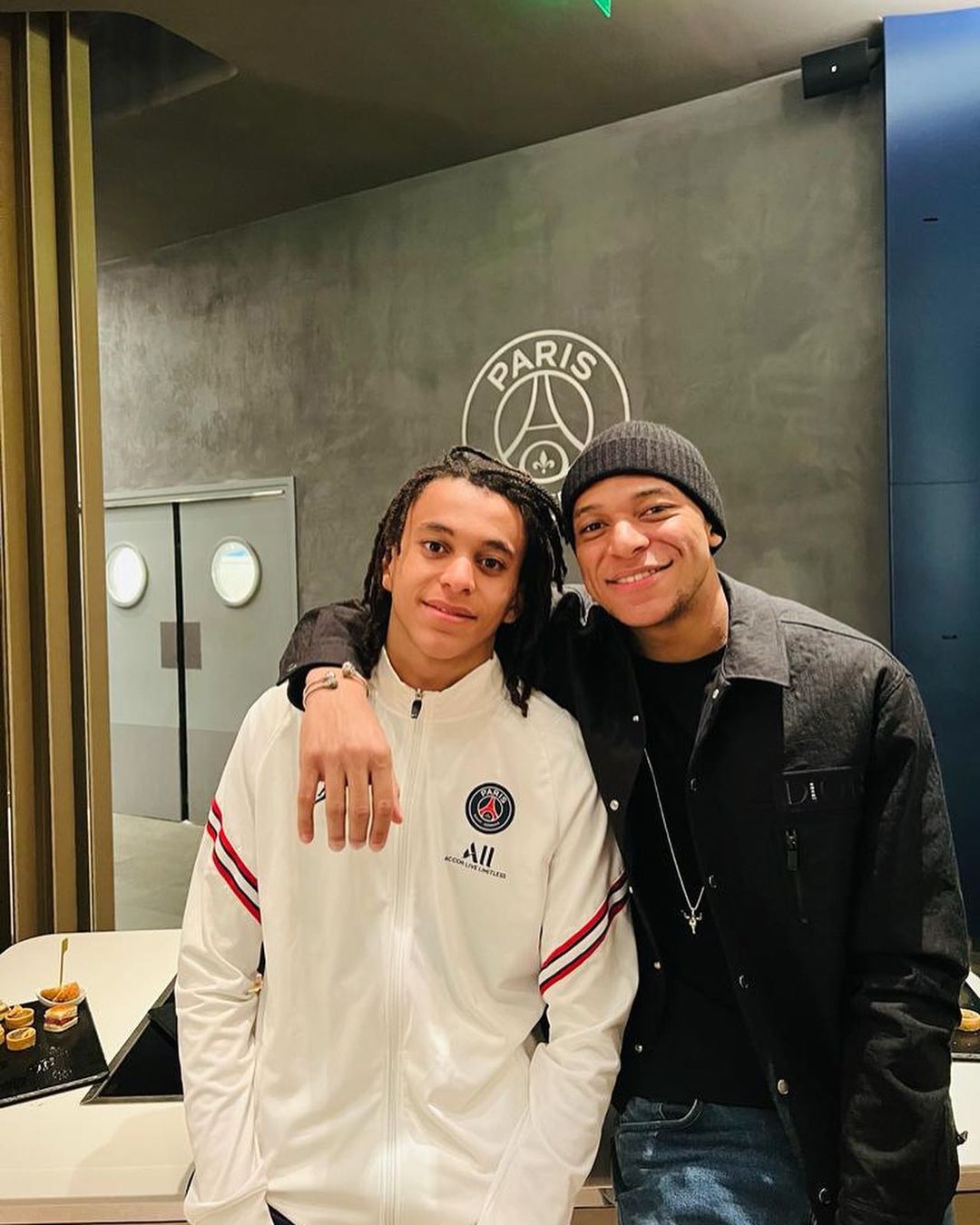 姆巴佩：我弟弟童年過得很不容易，因為總有人提醒他是我的弟弟