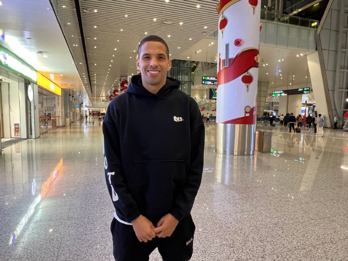 小里瓦爾多：收到很多邀請(qǐng)但父親讓我首選中國(guó) 偶像是大羅、阿德