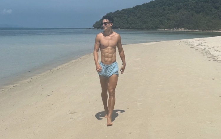 絕了！安永佳社媒曬度假照，身材如古希臘羅馬雕像般完美