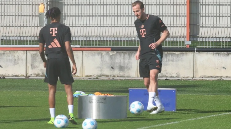 圖片報：拜仁今日未合練，凱恩奧利塞主動加練射門&充氣玩偶陪練