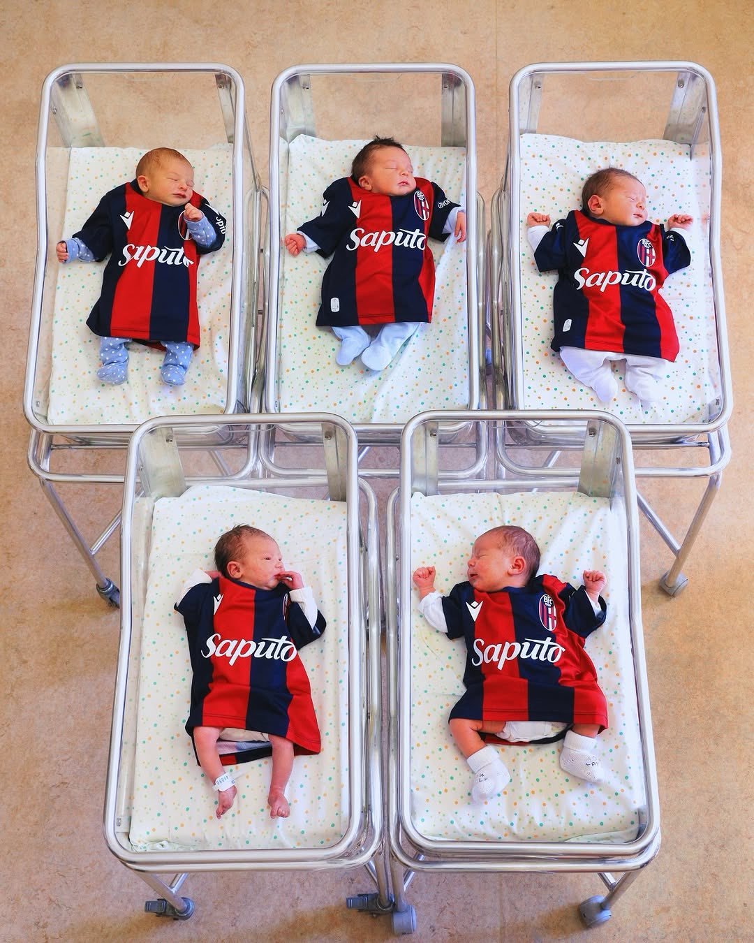 文化傳承！博洛尼亞決定，向每一位在本市出生的新生兒贈(zèng)送球衣