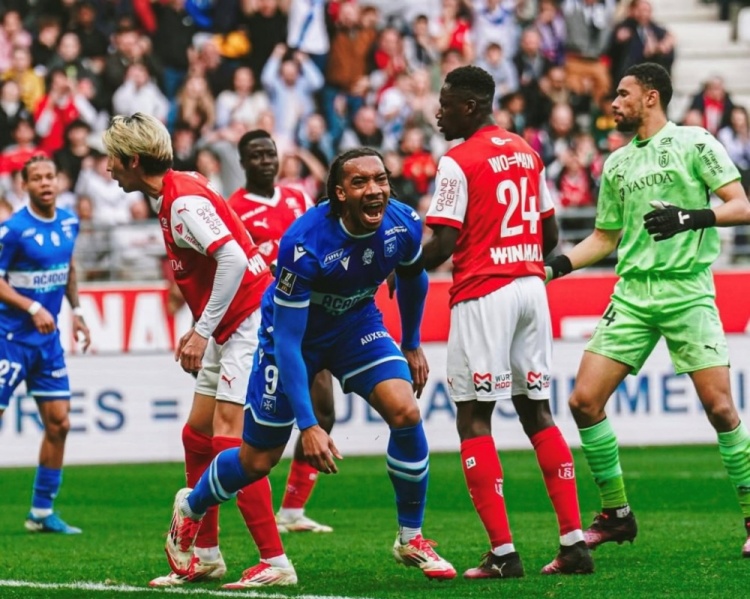 隊(duì)報(bào)：苦盡甘來！歐塞爾大中鋒貝爾終于在法甲賽場大放異彩！