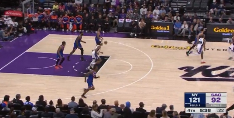 鳴金收兵！比賽還剩5分多鐘尼克斯領(lǐng)先29分 錫伯杜換下主力