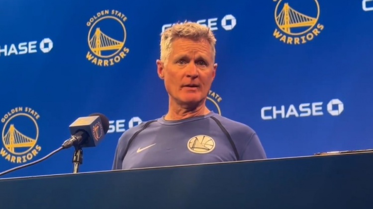 是否考慮過(guò)巴特勒與庫(kù)明加齊上陣的小陣容？科爾：這確實(shí)是個(gè)選擇