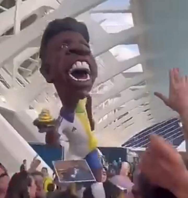 網友曬瓦倫西亞法雅節(jié)：維尼修斯人偶塑像被球迷嘲諷未贏得金球獎