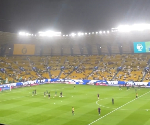 距開賽不到20分鐘，沙特球迷看臺仍有大量空位