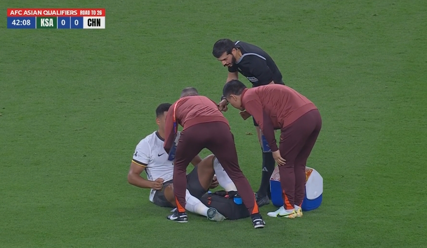 無法堅持！蔣光太受傷第44分鐘被換下，31歲韓鵬飛替補登場首秀