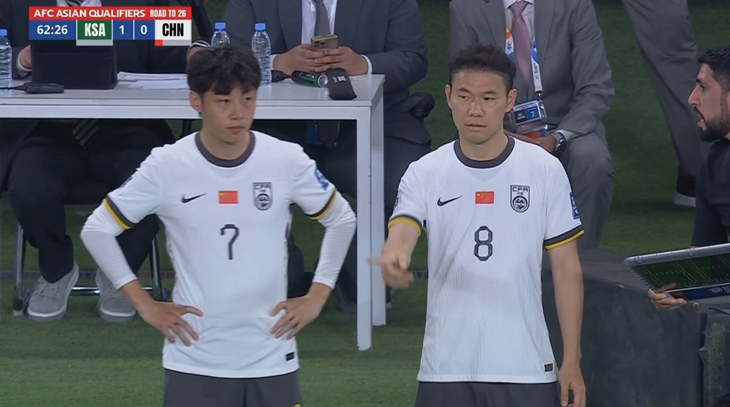 媒體人：伊萬這換人屬于是投降了，兩場踢沙特他都像臥底