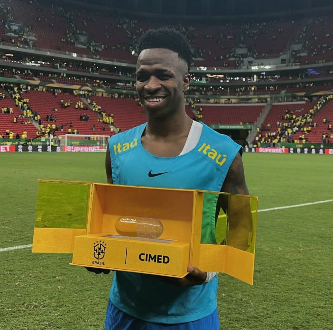 大腿級(jí)表現(xiàn)！維尼修斯造點(diǎn)+世界波絕殺，當(dāng)選全場(chǎng)最佳！