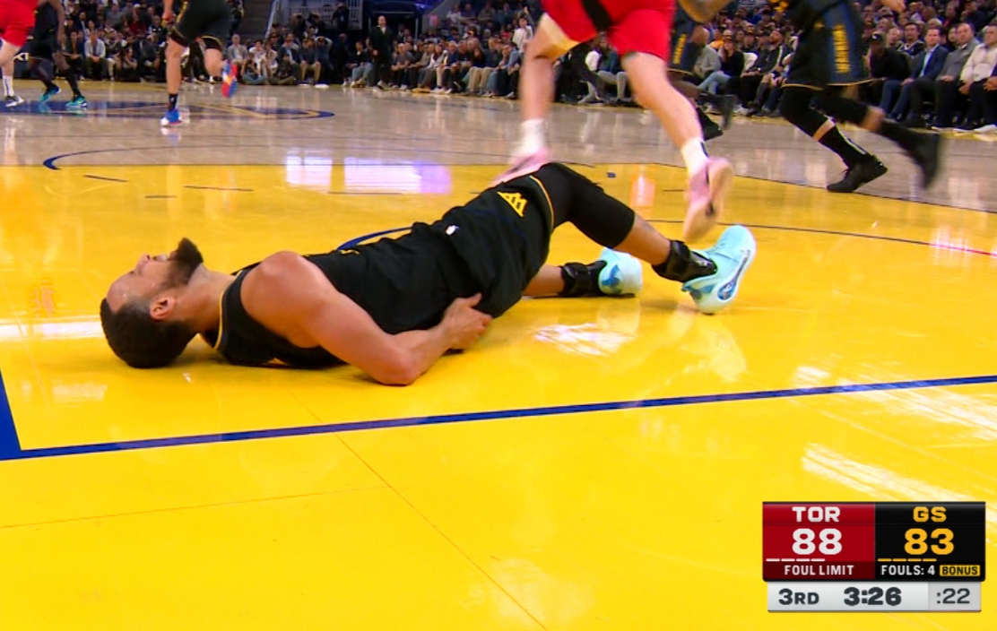 現(xiàn)階段是否考慮讓庫里休息1晚？科爾：那由隊醫(yī)定 也會和庫里商量