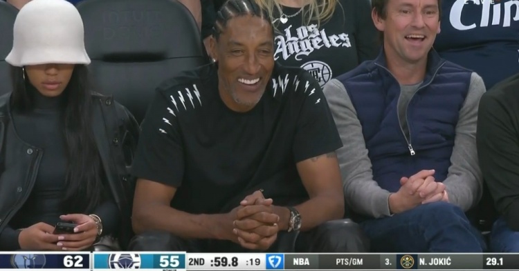 助陣親兒子！皮蓬現(xiàn)場觀戰(zhàn)灰熊比賽 小皮蓬進球后非常開心