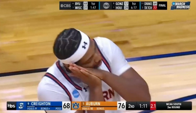 致敬小學(xué)生！奧本大學(xué)丹佛-瓊斯高難度2+1后獻(xiàn)出庫(kù)里“晚安安”