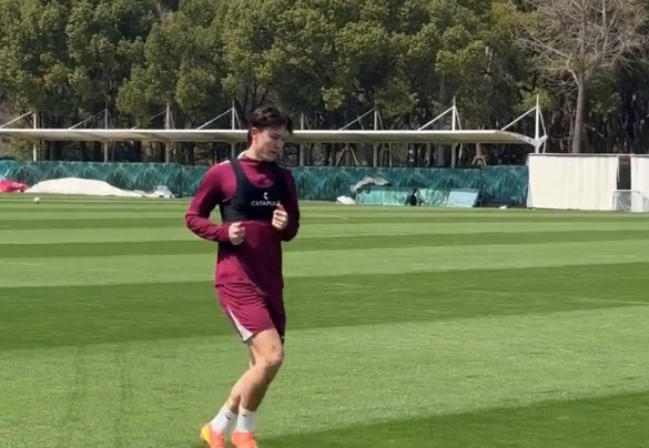 記者：沈子貴在教練帶領(lǐng)下恢復(fù)，去年遭右腿十字韌帶完全斷裂