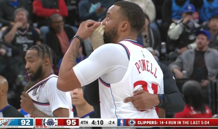 真正的“血帽”！鮑威爾上籃遭亞歷山大封蓋 被打到鼻子血流不止