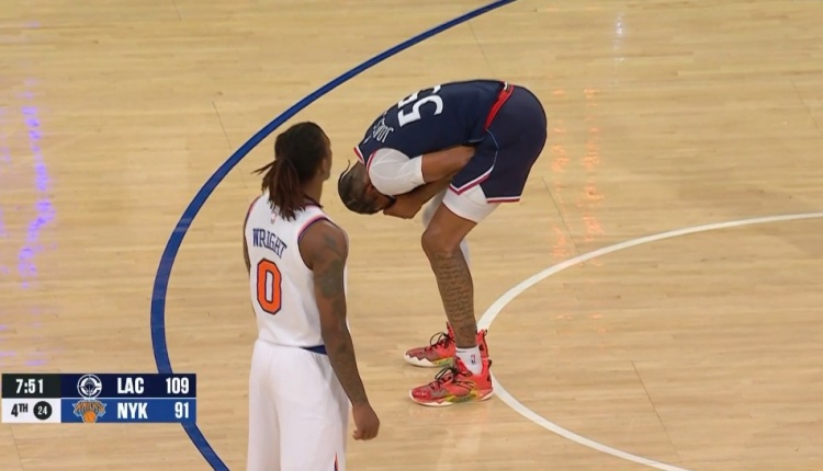 拼了！小瓊斯被打失去平衡仍拋投2+1 倒地不起緩了半天