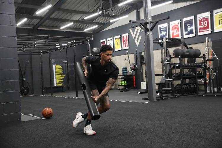 拉什福德曬訓(xùn)練照：健身房+有球訓(xùn)練，付出那1%的額外汗水