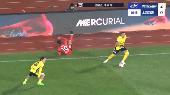 又是后場(chǎng)被斷！戴維森助攻阿齊茲破門，海港18分鐘連丟2球！