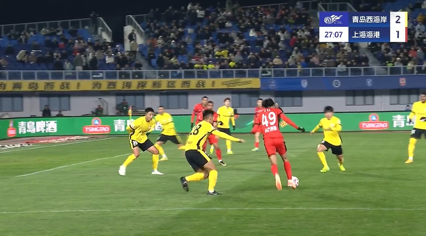 李新翔（19歲118天）是在中超進(jìn)球第二年輕的上海海港球員