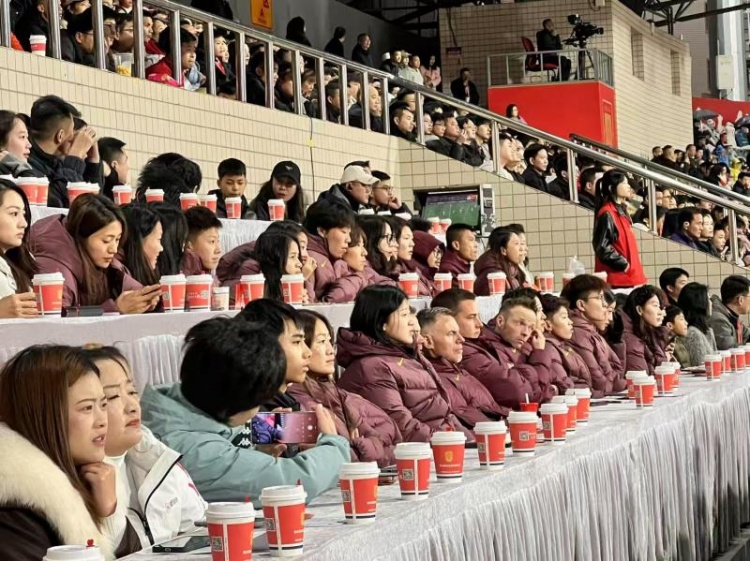 北青體育：中國(guó)女足現(xiàn)身中甲賽場(chǎng)，觀看重慶銅梁龍vs遼寧鐵人