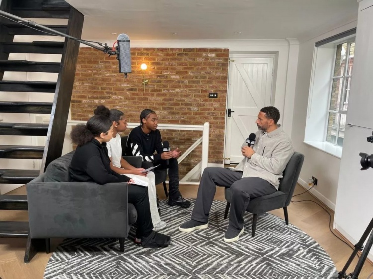 費(fèi)迪南德:裝備貴是阻擋年輕人踢球的巨大障礙 要推動(dòng)二手裝備利用