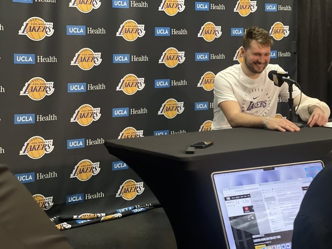 賽后肘部纏著繃帶 東契奇笑言：感覺很糟糕 但兩天后就會(huì)好