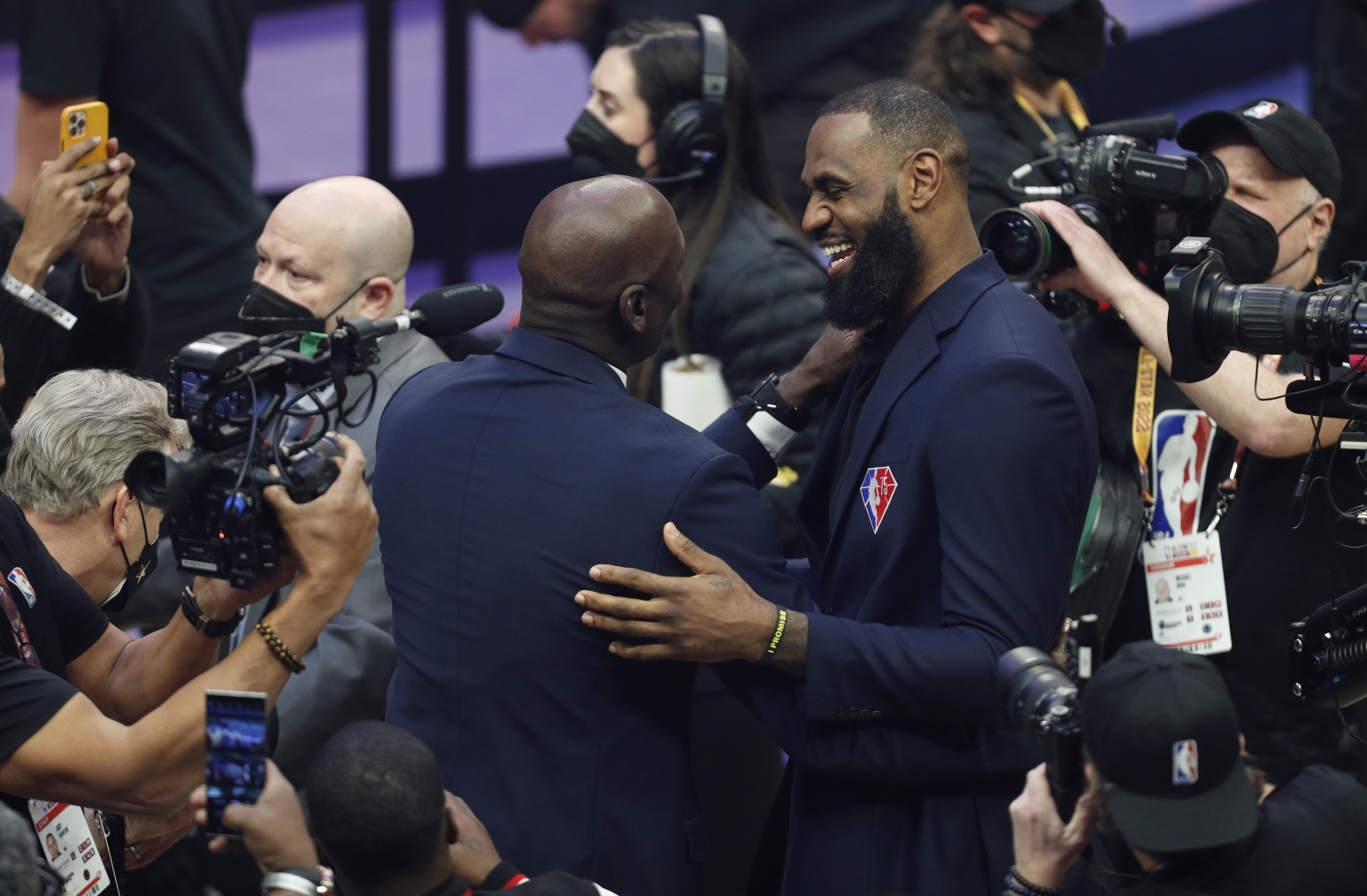 詹姆斯：我退役前喬丹不會(huì)跟我聊天的 跟科比也是打了奧運(yùn)才變熟