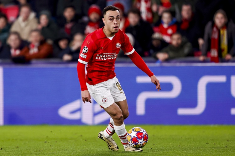 已傷缺11個月！德斯特復出為埃因霍溫替補出戰(zhàn)30分鐘，獲球迷掌聲