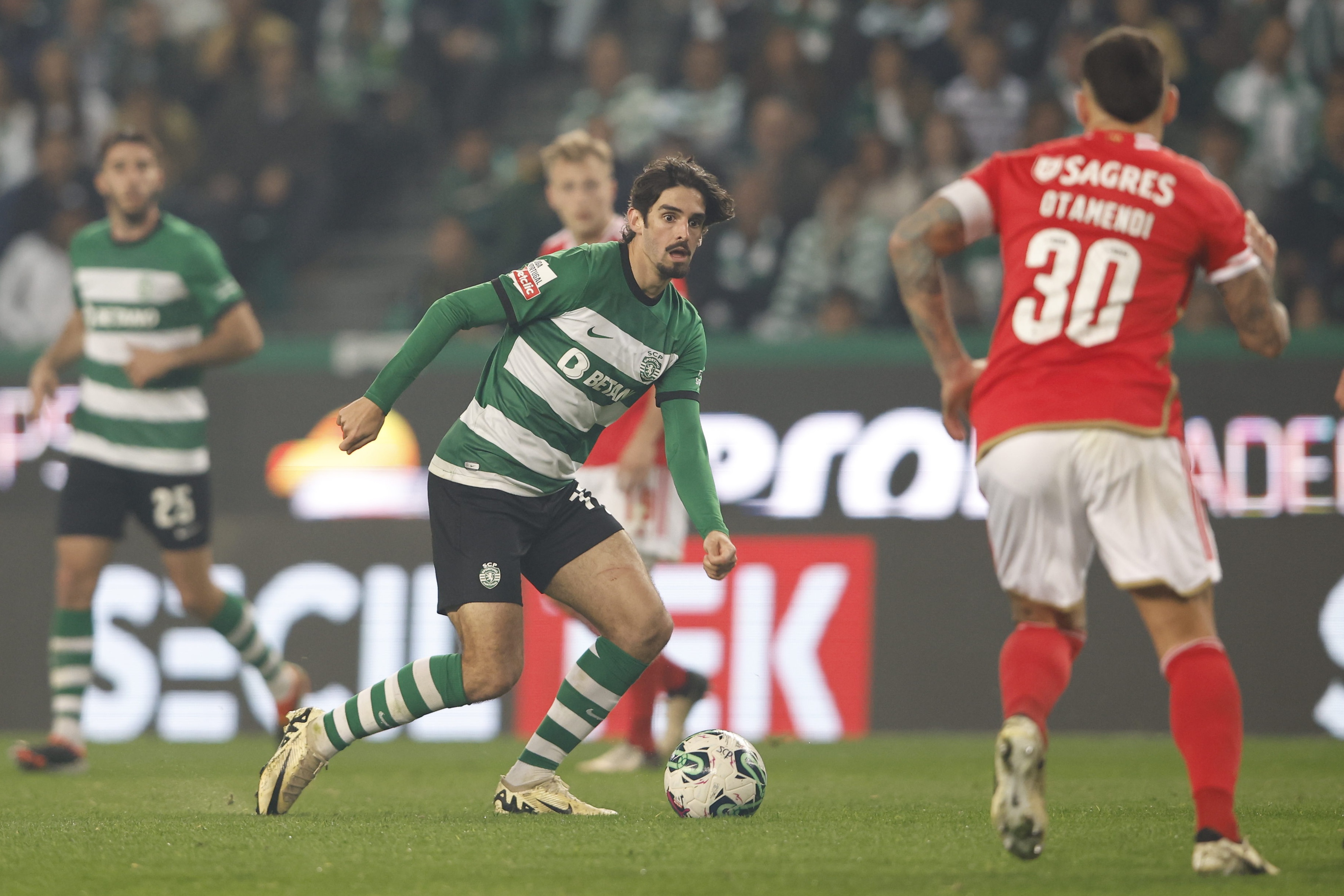 英媒：曼城曼聯(lián)關(guān)注葡體邊鋒特林康，利物浦阿森納熱刺也在關(guān)注