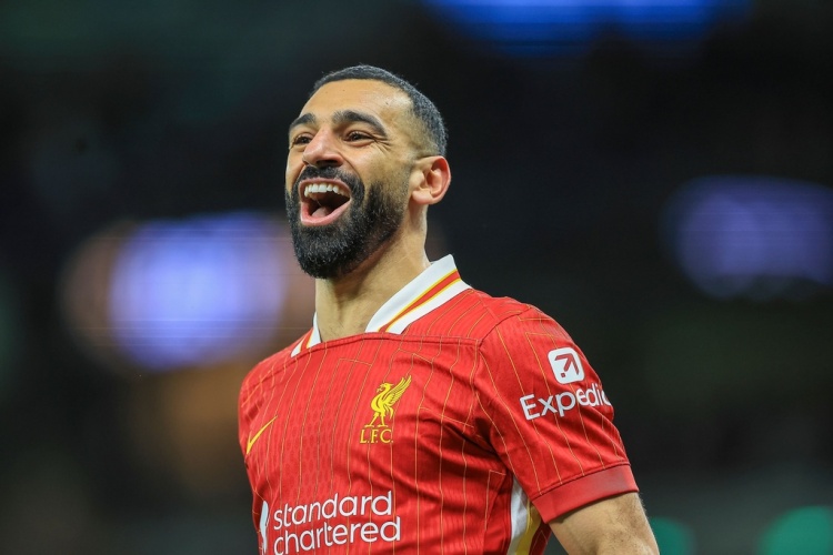 即將33歲！每體：新月開(kāi)出5000萬(wàn)歐年薪，薩拉赫再次向巴薩自薦