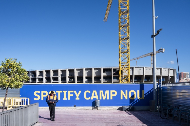 世體：巴薩隊(duì)醫(yī)米尼亞羅在午休后突然去世，球員們感到震驚和難過(guò)