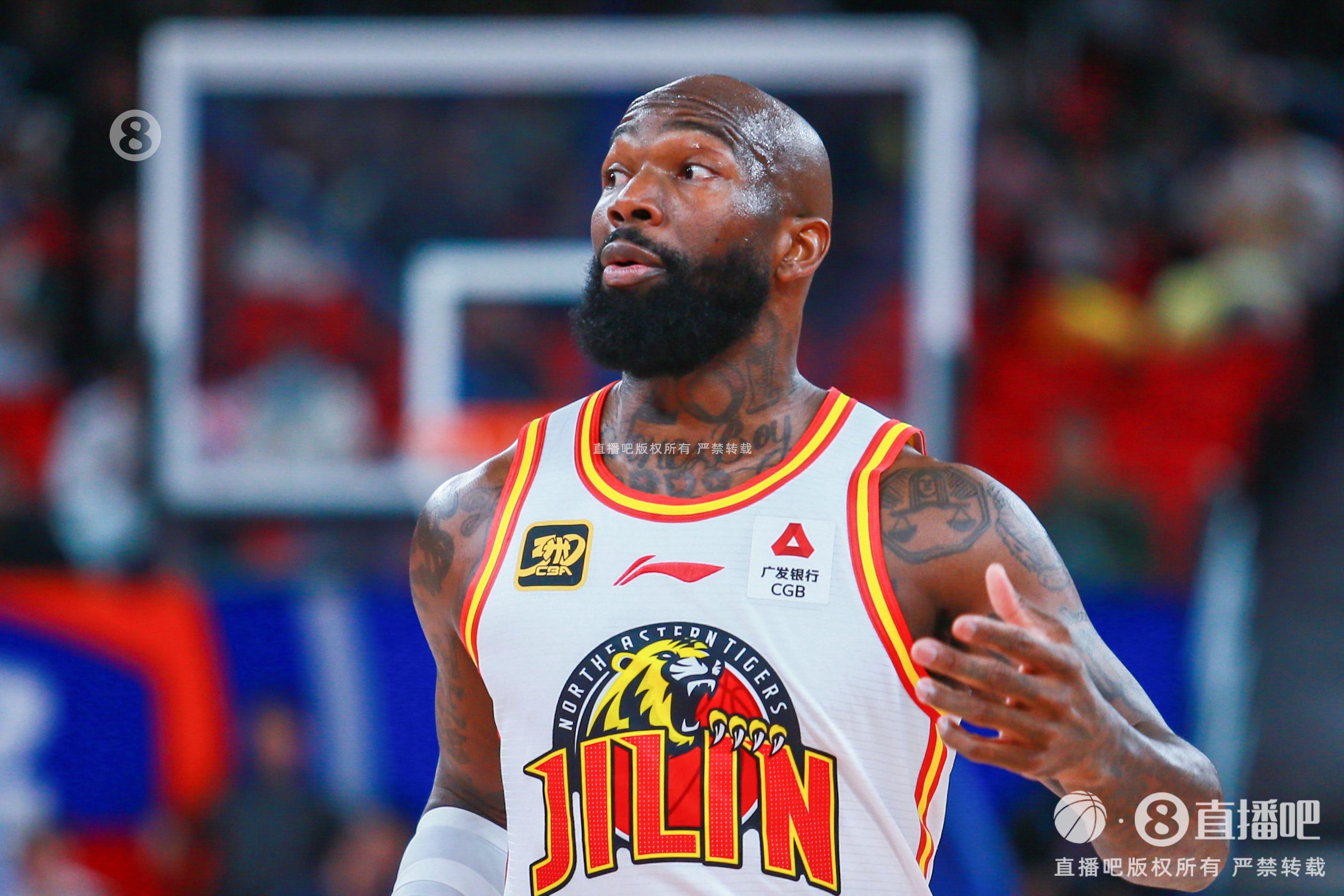 瓊指導(dǎo)累啊！遼寧多點(diǎn)開花首節(jié)44-20大比分領(lǐng)先吉林 瓊斯獨(dú)得10分