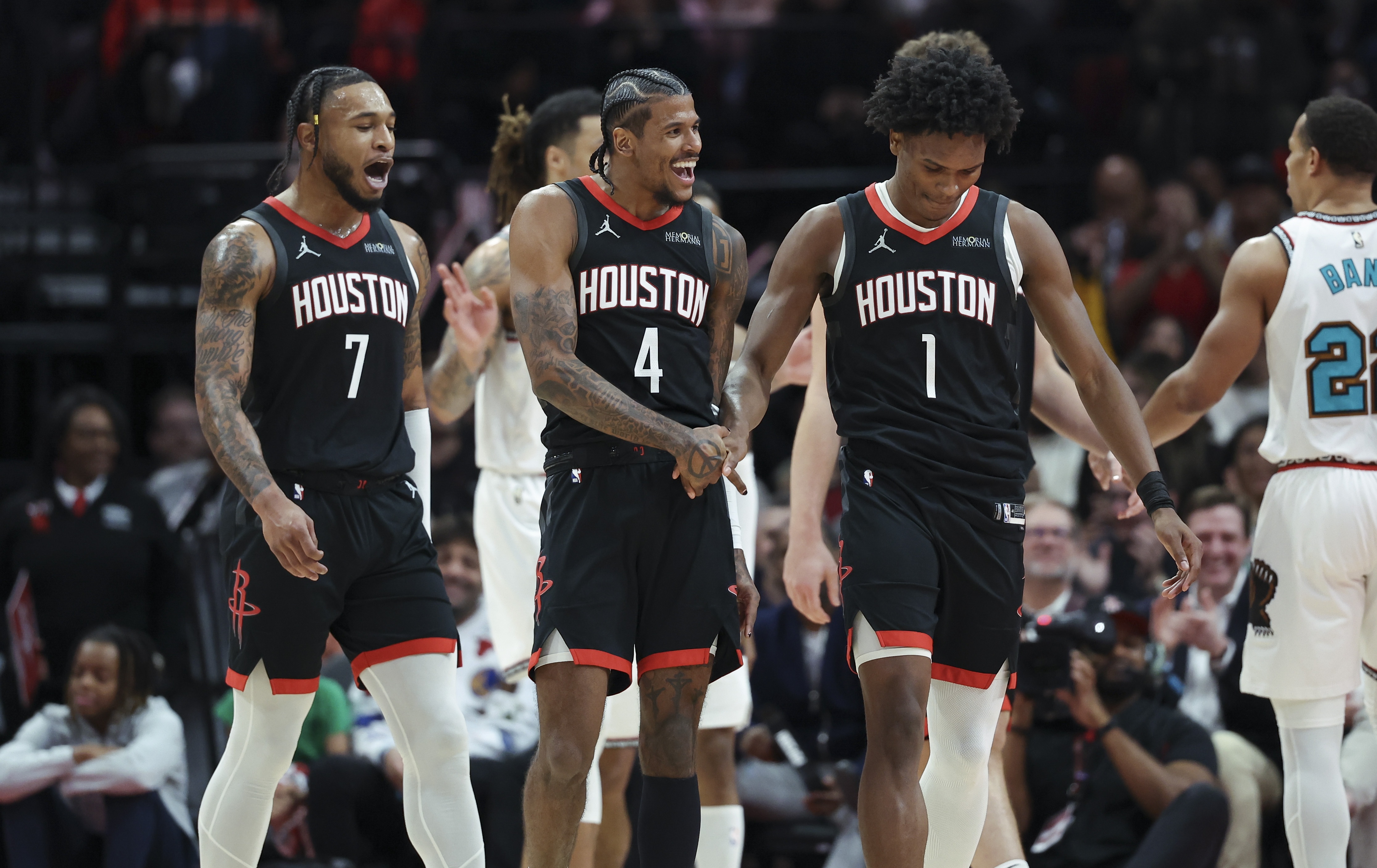 杰倫-格林：我們要強勢終結本賽季 老將們讓我們?yōu)榧竞筚愖龊脺蕚? /></p><p>3月6日訊 火箭后衛(wèi)杰倫-格林近日接受媒體采訪時，談到了隊內老將們給年輕人就球隊有望打季后賽提出的建議。</p><p>“季后賽的期待對我們來說相對是新的事情，但是我們的老將們已經(jīng)重點強調了為4月和5月做好準備的事情。我們有我們每天要做的事情，現(xiàn)在重點是強勢終結這個賽季。”杰倫-格林說道。</p>            </p>
                    </div>
                    <div   id=