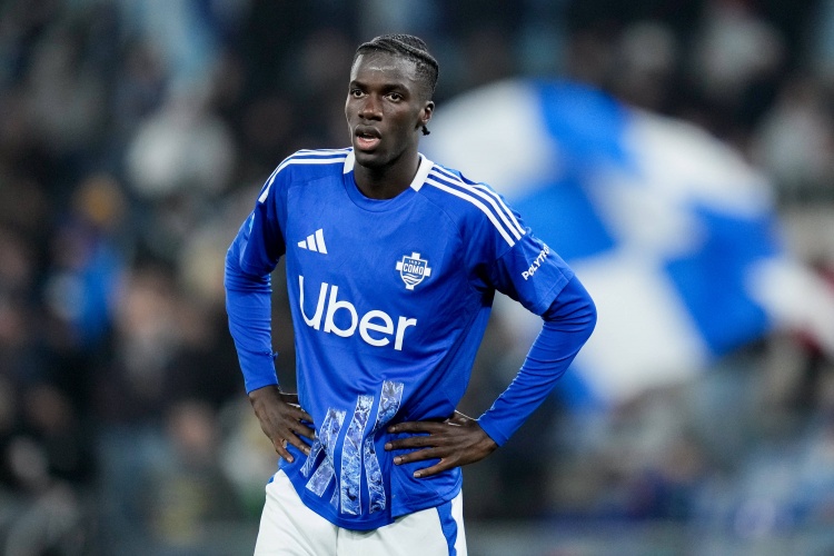 西班牙搶人失??！科莫邊鋒阿薩內-迪奧入選塞內加爾國家隊