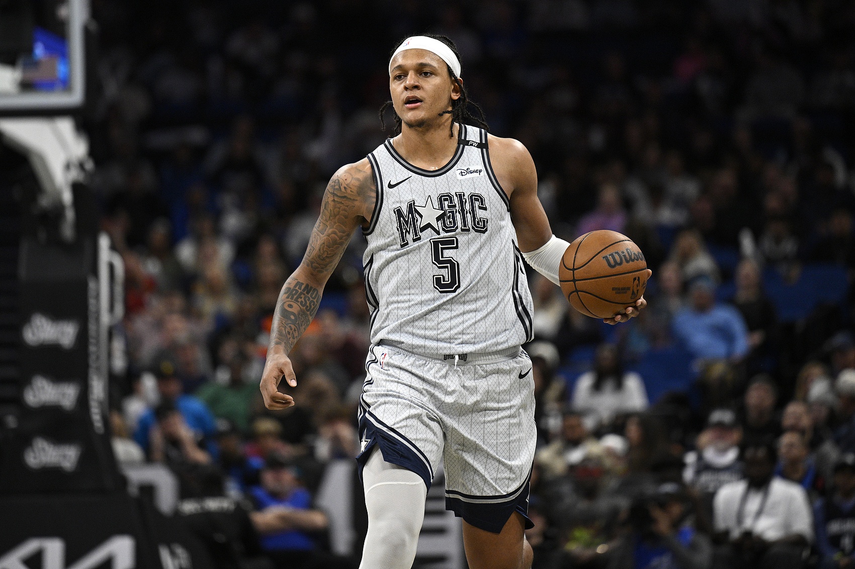 今天狀態(tài)不錯(cuò)！班凱羅半場(chǎng)8中4&三分5中3拿到12分3籃板