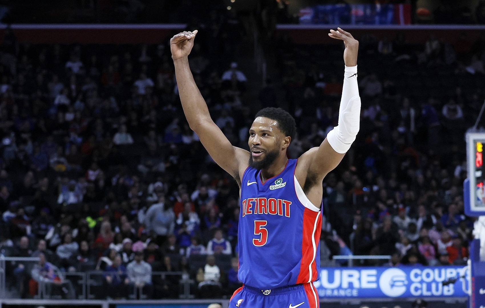 有準(zhǔn)頭！比斯利10投5中&三分6中4 攻下14分4板2助