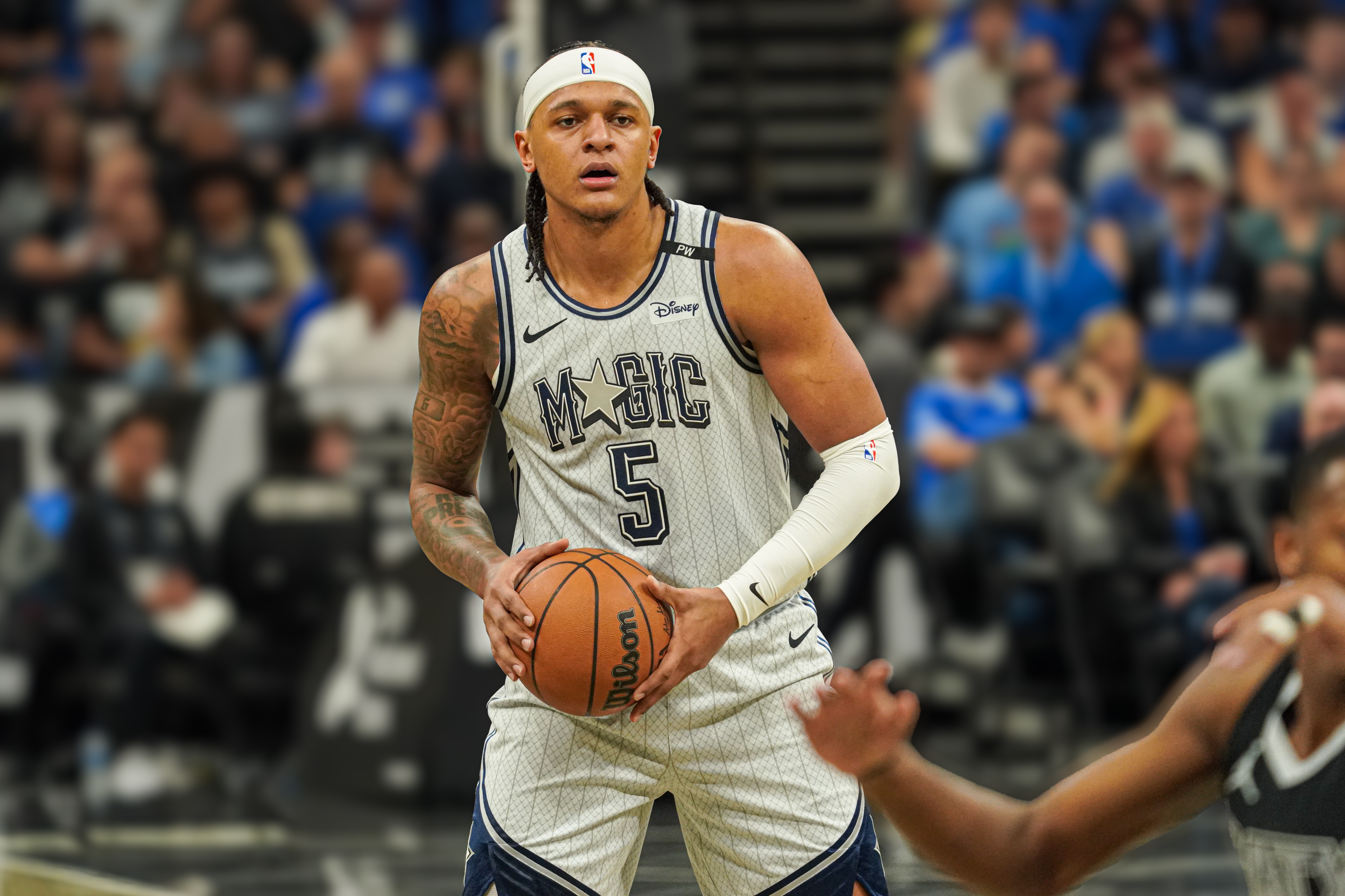 本月至今班凱羅場均30.2分7.7板4.3助 30+場次僅次于SGA&東契奇