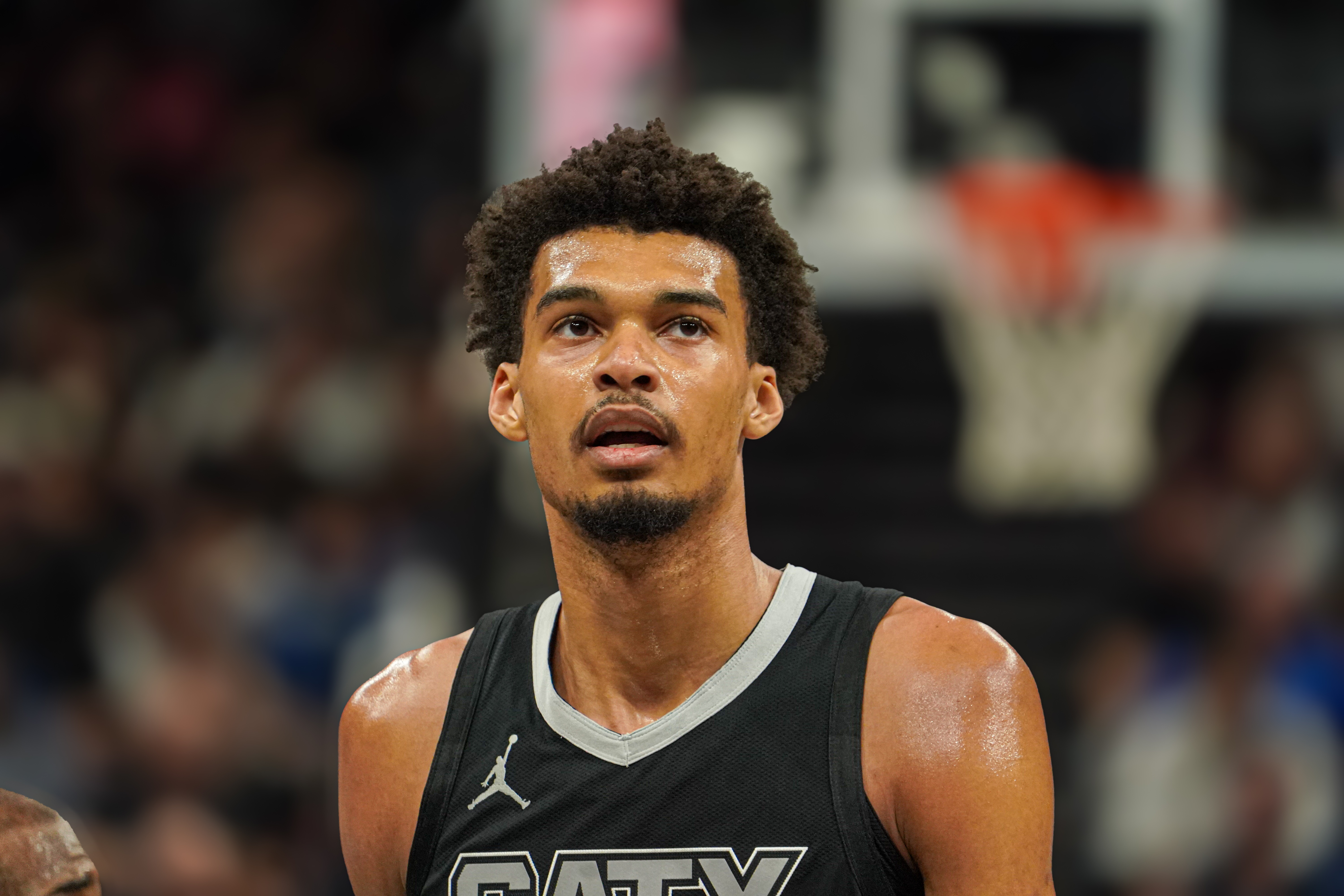 雷迪克談文班賽季報(bào)銷：他是個(gè)出色的球員 為他感到惋惜