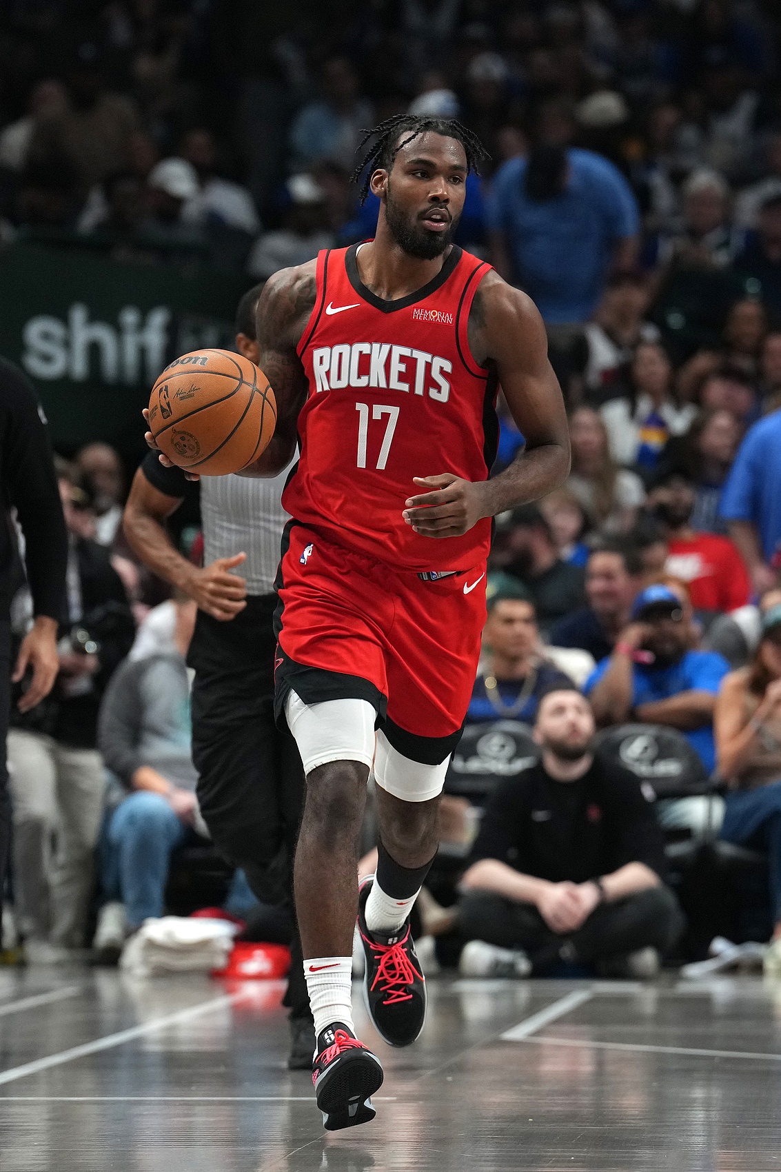 進(jìn)攻高效防守拼！伊森半場三分6中4得14分3板 另有2搶斷1蓋帽