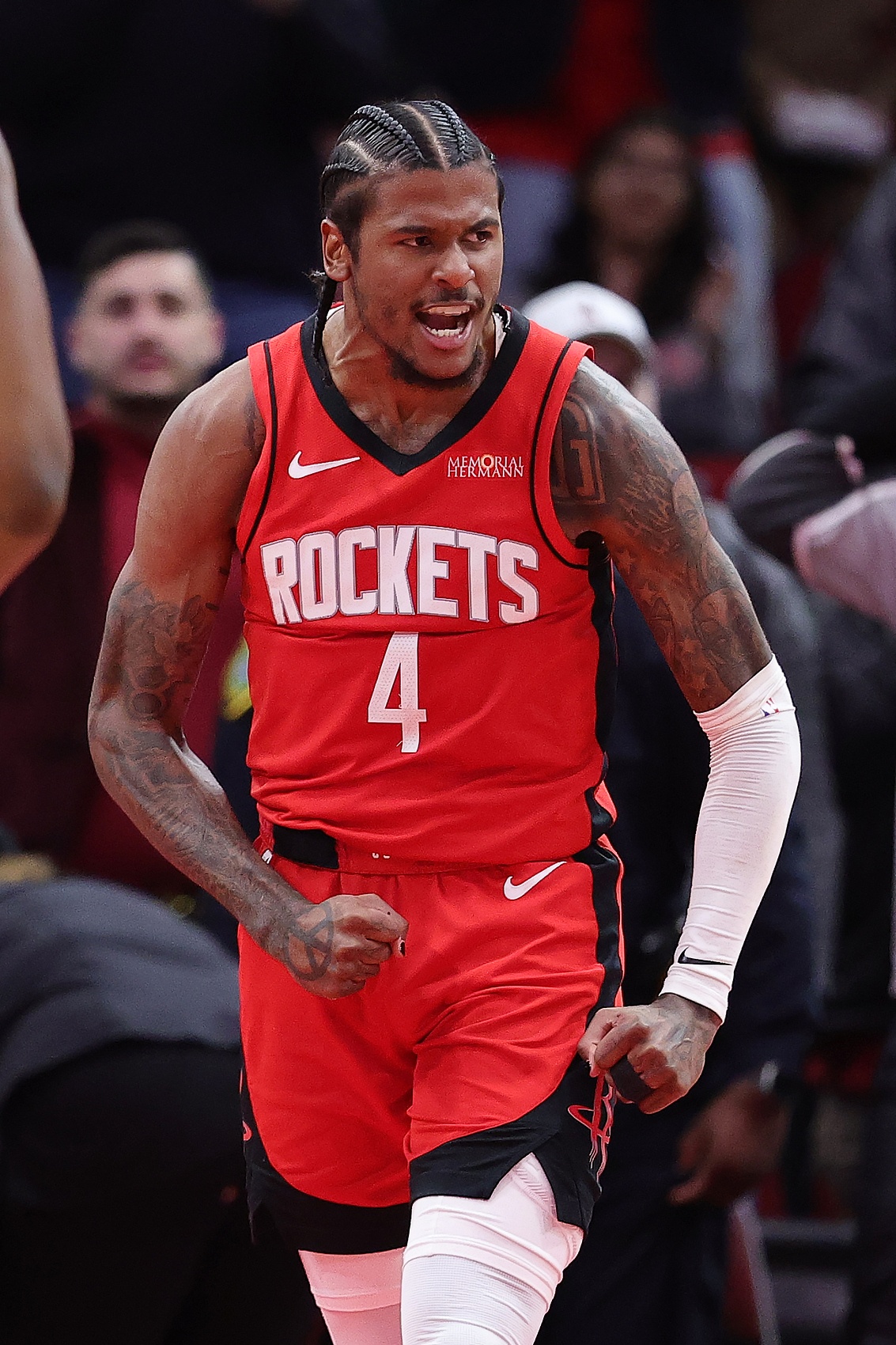 穩(wěn)定發(fā)揮！杰倫-格林三分8中4砍23分9板5助1斷2帽 正負(fù)值+27