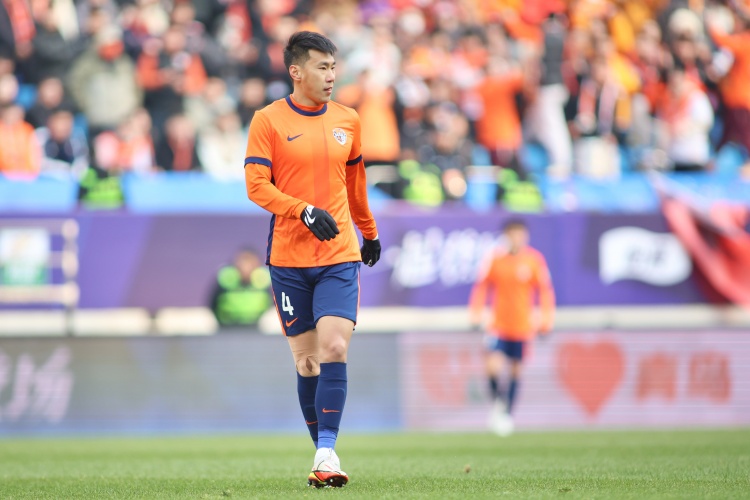 下一輪還怎么踢？青島海牛一場(chǎng)比賽折損3名主力，1人傷退+2人紅牌