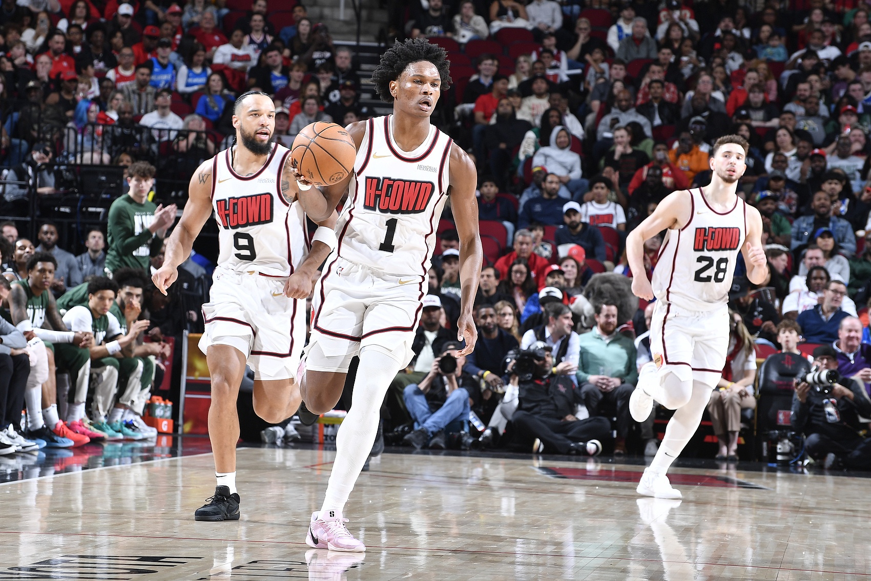 狄龍：對(duì)很多人來(lái)說(shuō) 選阿門(mén)進(jìn)最佳防守陣容的決定很容易做出