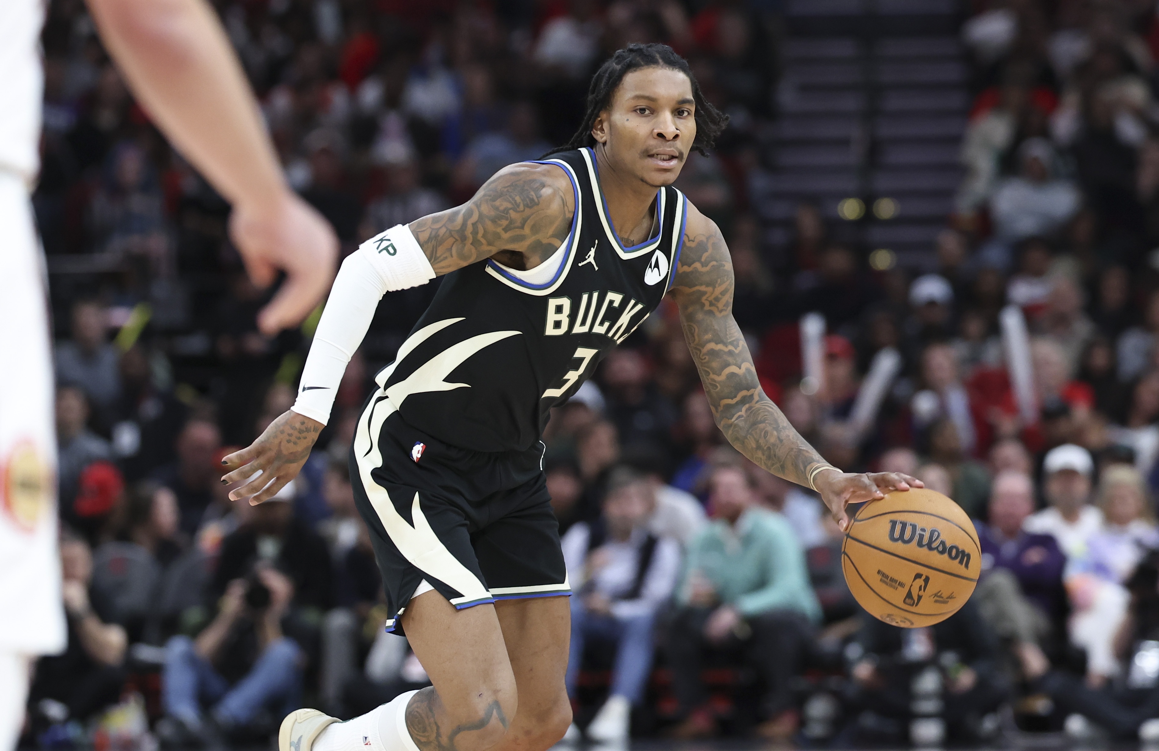 亂戰(zhàn)的神！小凱文-波特半場4記三分砍15分1板1助2斷 第二節(jié)9分