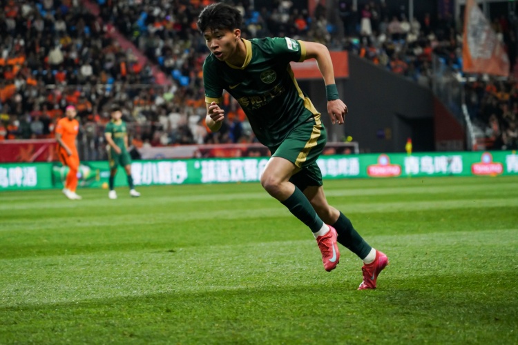 足球報：有關(guān)05一代球員的使用問題，足協(xié)可以和俱樂部積極溝通