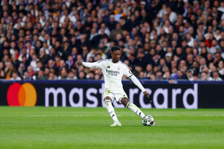 取代京多安？英媒：曼城與拜仁巴黎爭(zhēng)奪卡馬文加，皇馬要價(jià)超1億