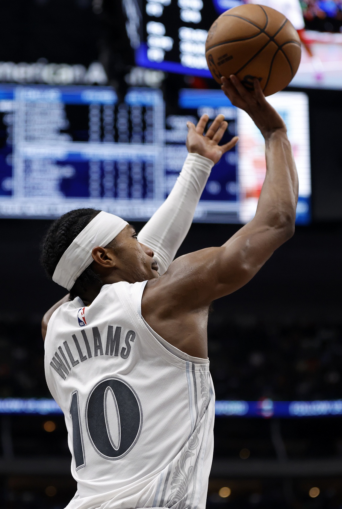 火線復(fù)出！布蘭登-威廉姆斯12中6得19分3板6助2斷