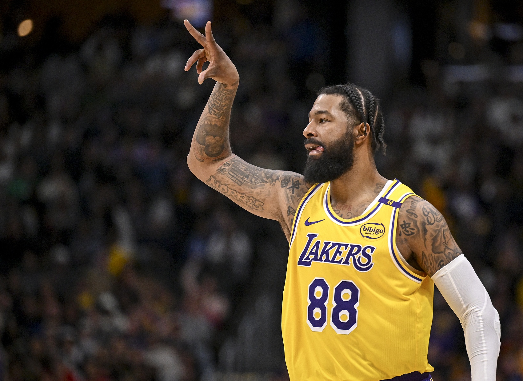 尚能一戰(zhàn)！大莫里斯半場(chǎng)6中2拿7分3板1助 正負(fù)值+10全隊(duì)最高