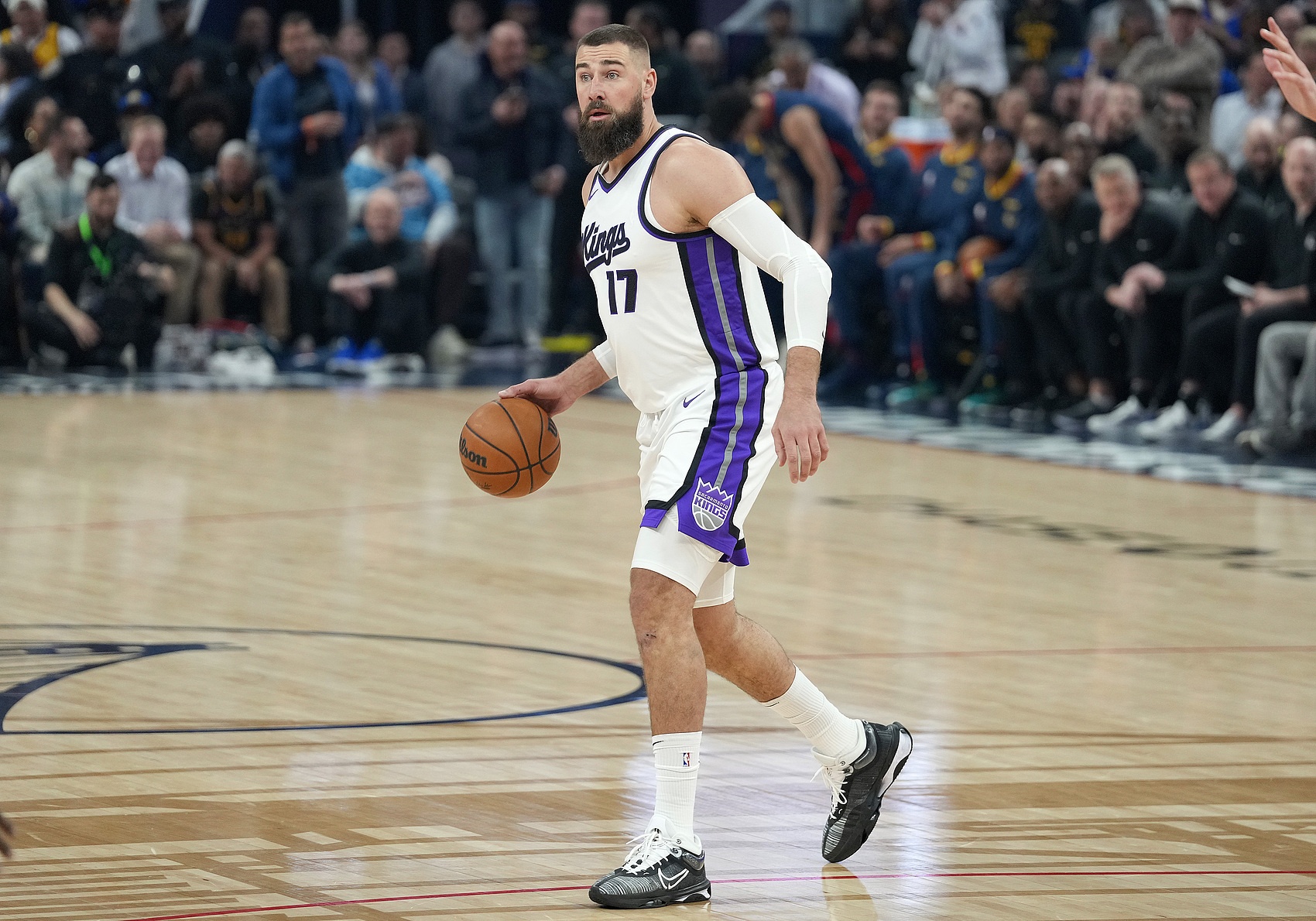 找不到筐！瓦蘭丘納斯半場5中1得4分6板1助 正負值-18最低