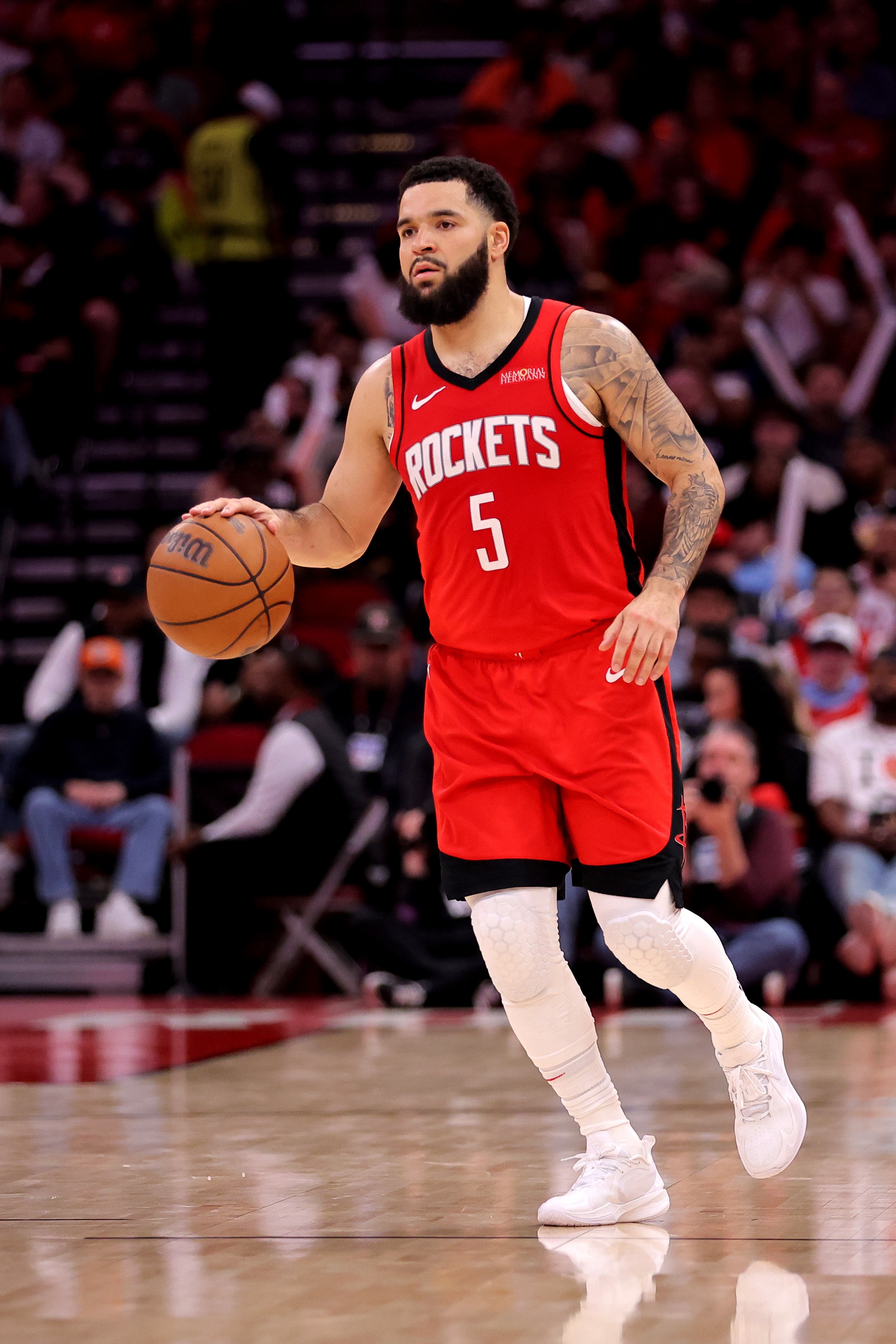 沒找到筐！范弗里特半場(chǎng)6中0得分掛零 但送出全隊(duì)最高5助攻