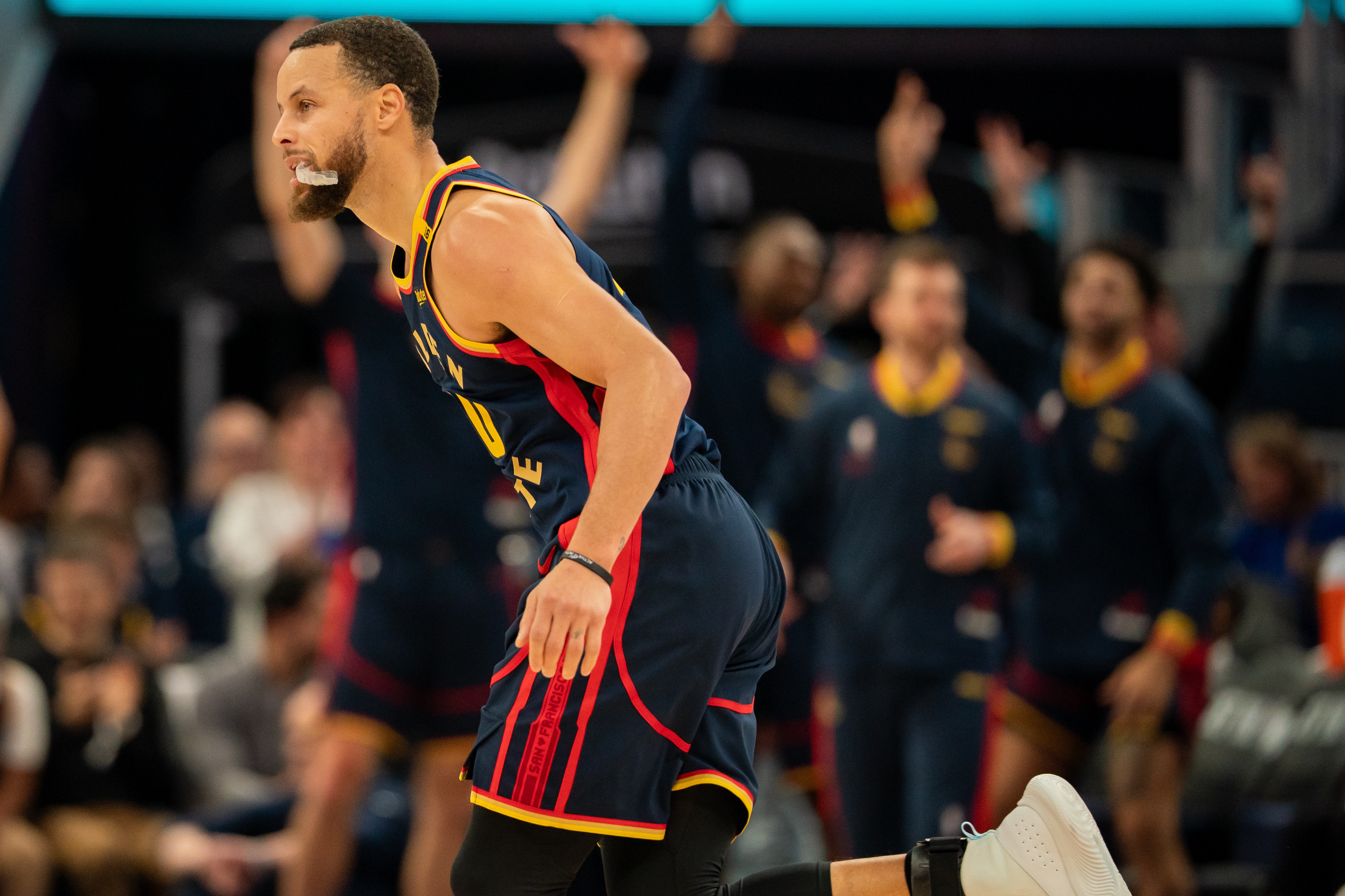 庫(kù)里本賽季出戰(zhàn)時(shí)勇士34勝26負(fù) 缺陣時(shí)7勝4負(fù)