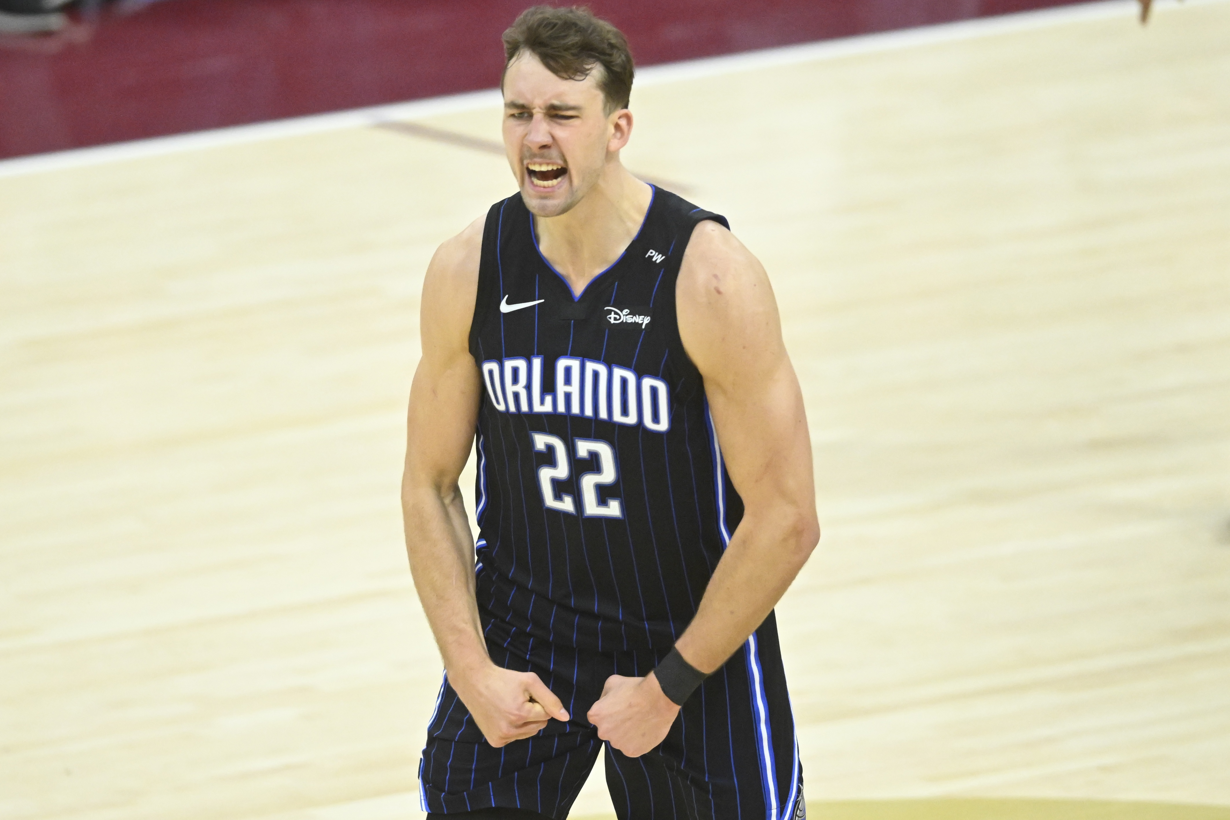 效率一般但很硬！小瓦格納22中8得26分8板4助 造殺傷10罰9中